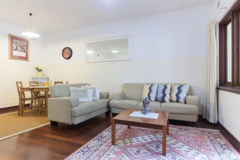 B2 Broadway Abode Close To Swan River, UWA & Hospitals - Yamba Accommodation 0