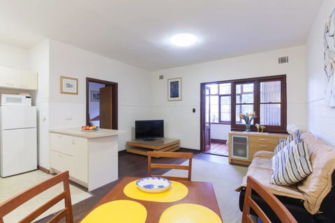 B3 Walk To UWA, Swan River On The Nedlands Border - Yamba Accommodation 2