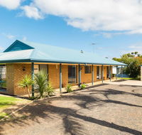 Back Beach Retreat - Yamba Accommodation