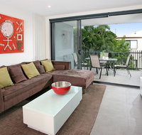 Back of the Block Bulimba - Executive 3BR Bulimba apartment with leafy outlook - Yamba Accommodation
