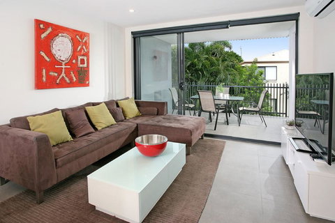 Back Of The Block Bulimba - Executive 3BR Bulimba Apartment With Leafy Outlook - Yamba Accommodation 0