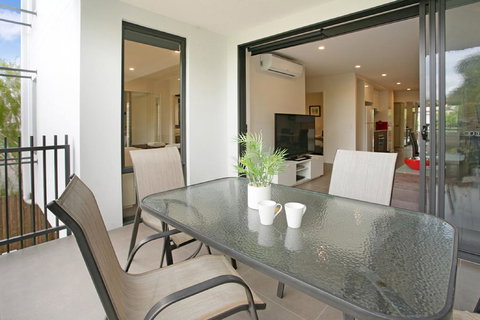 Back Of The Block Bulimba - Executive 3BR Bulimba Apartment With Leafy Outlook - Yamba Accommodation 3