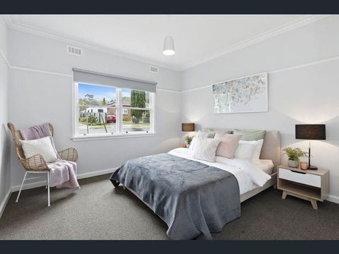 BALLARAT CLOSE 2 CBD + HOSPITAL+3BR HOME+NETFLIX + WiFi + Gift - Yamba Accommodation 2