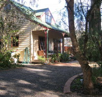 Ballarat cottages incorporating yarrowee cottage and Admirals cottage - Yamba Accommodation