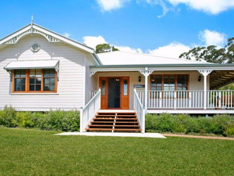 Ballogie Lodge - A Quality, Timeless Retreat - Yamba Accommodation 0
