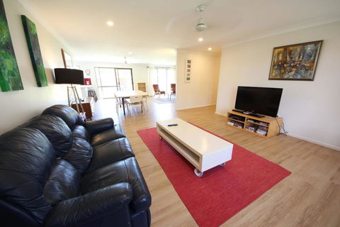 Barefoot Bungalow At Hat Head - Yamba Accommodation 0