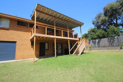BARRELS AT BOOMERANG - Yamba Accommodation 3