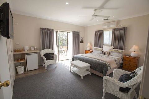 Batemans Bay Manor - Bed And Breakfast - Yamba Accommodation 0