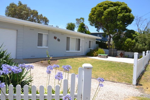 Bay Breeze Cottage - Yamba Accommodation 0