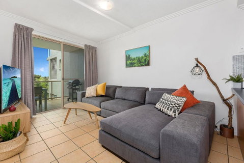 BEACH BLISS LUXURIOUS APARTMENT With POOL - Yamba Accommodation 3