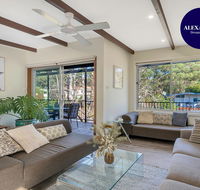 BEACH HOME ENCHANTED STAY CONNECT with NATURE - Yamba Accommodation