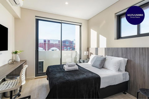 BEACH LOCATION STUDIO // CLOVELLY 5 - Yamba Accommodation 0