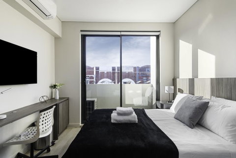 BEACH LOCATION STUDIO // CLOVELLY 5 - Yamba Accommodation 2