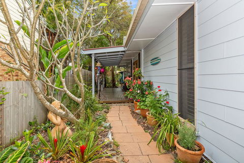 BEACH RETREAT - Yamba Accommodation 0