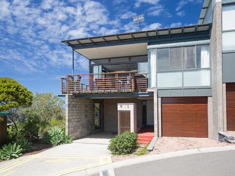 Beach View At One Mile', 8/26 One Mile Close - Infinity Complex Pool & WIFI - Yamba Accommodation 0