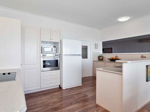Beached Inn' 93 Foreshore Drive - Spacious Beach Front House - Yamba Accommodation 2