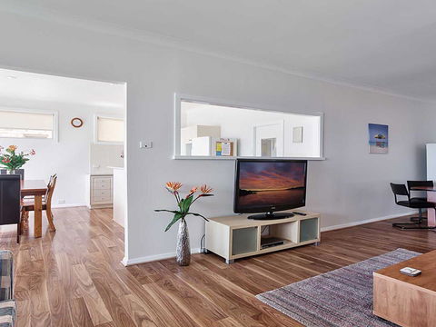 Beached Inn' 93 Foreshore Drive - Spacious Beach Front House - Yamba Accommodation 3