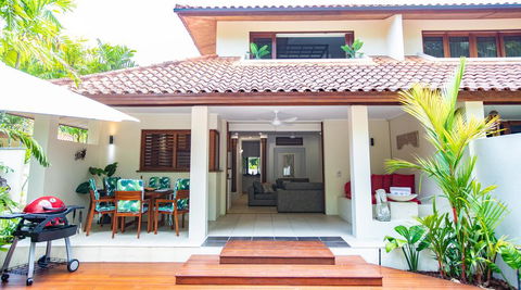 Beachfront Hideaway - Port Douglas - Yamba Accommodation 1