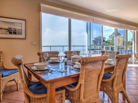 Beachfront Penthouse Cowes - Yamba Accommodation 2
