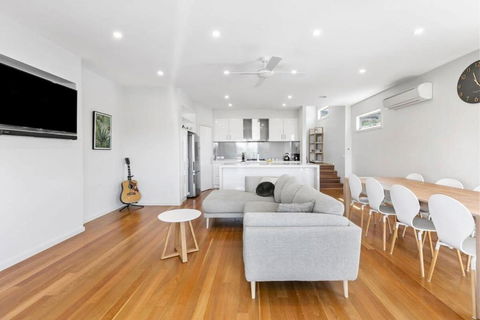 Riviera Lakeside With Uninterrupted Water Views - Yamba Accommodation 2
