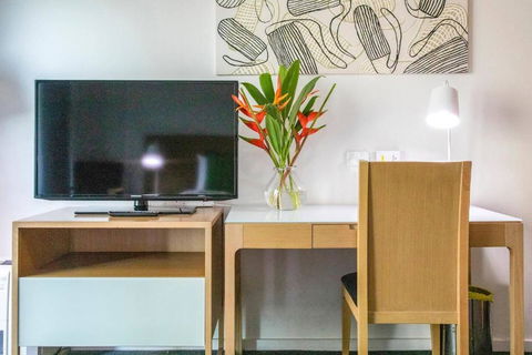 Resort-Style Sister Studios - Double Delight In The CBD - Yamba Accommodation 1
