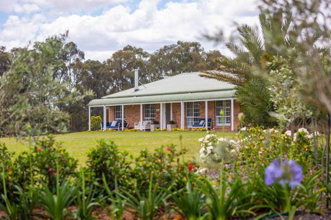 Redims Hill Cottage - Yamba Accommodation 0