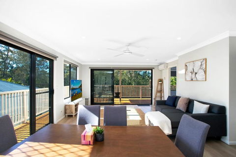 Renovated Coastal Getaway With Water Views - Yamba Accommodation 2