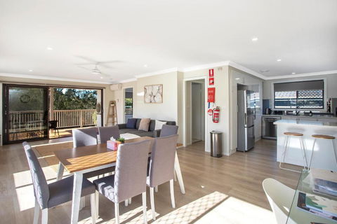 Renovated Coastal Getaway With Water Views - Yamba Accommodation 3