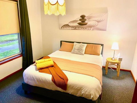 Retro Riverside Redan, Ballarat - Yamba Accommodation 1