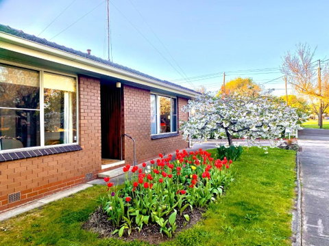 Retro Riverside Redan, Ballarat - Yamba Accommodation 0