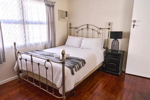 RetroRhapsody - Yamba Accommodation 2