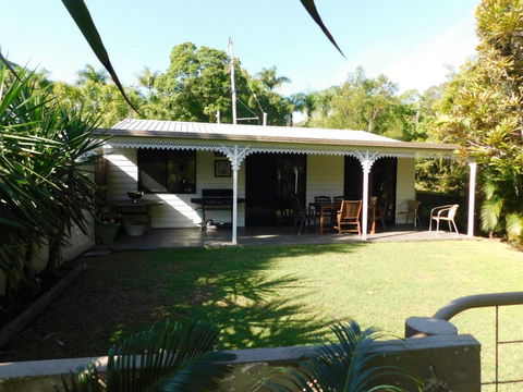 Riverbend Cottage Cabin - Little Heaven - Yamba Accommodation 2