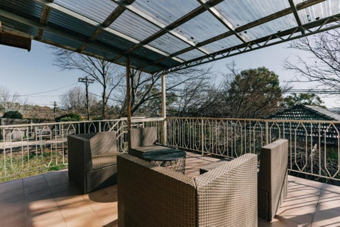 Restful Canberra Retreat In Spacious Terrace Home - Yamba Accommodation 2