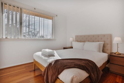 Restful Canberra Retreat In Spacious Terrace Home - Yamba Accommodation 3