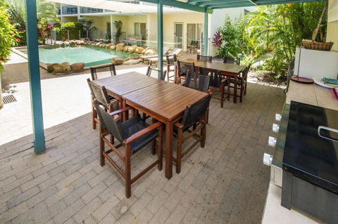 SAILS 9 Beachfront Getaway Horseshoe Bay - Yamba Accommodation 3