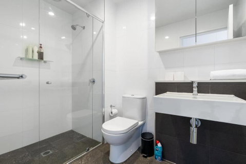 Roomy 2BR 2BA City-Centre Apt - Yamba Accommodation 3