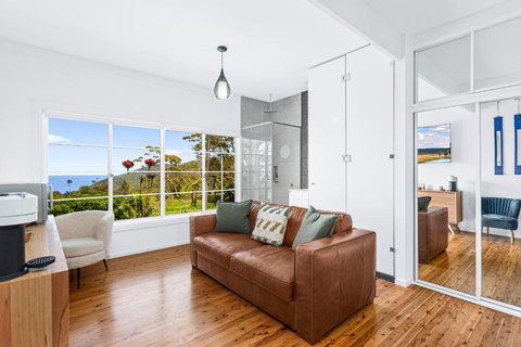 Romantic Ocean View Studio At Stanwell Tops - Yamba Accommodation 2