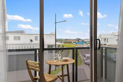 Rockpool Escape - A Coastal Refresh Near The Marina - Yamba Accommodation 2