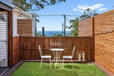 Romanic Garden View 1 Bed Apartment With Ocean Views At Stanwell Tops - Yamba Accommodation 3