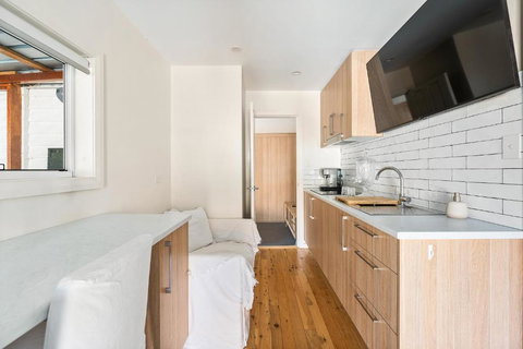 Romanic Garden View 1 Bed Apartment With Ocean Views At Stanwell Tops - Yamba Accommodation 2