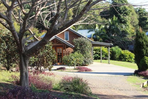 Romantic Lakeview Cottage - Yamba Accommodation 0