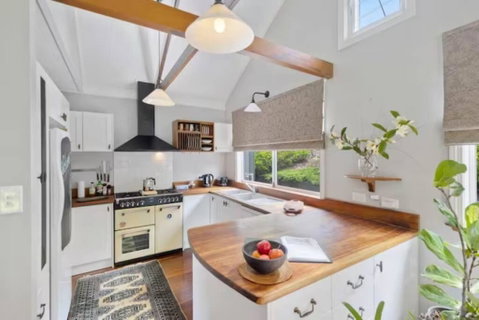 Romantic Lakeview Cottage - Yamba Accommodation 2