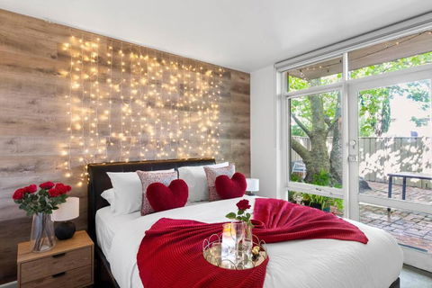 Romantic Retreat With Garden - Yamba Accommodation 0