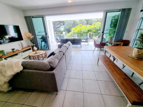 Rosalynda- Luxury Beachfront 3 BR Townhouse - Yamba Accommodation 3