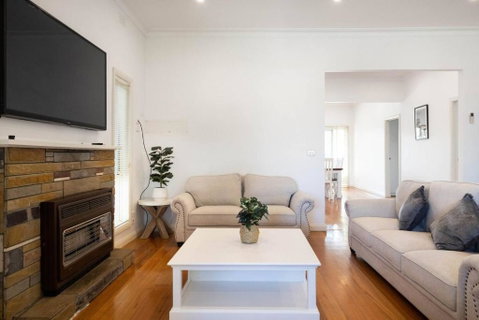 Rosebud Reset - A Beachside Group Getaway - Yamba Accommodation 1