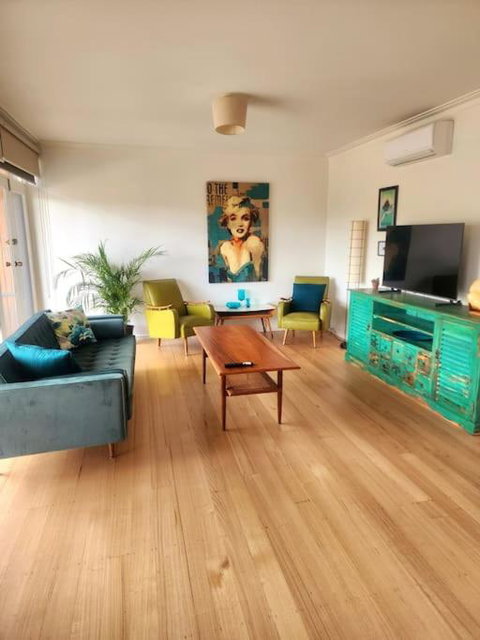 Rosebud Retro Retreat - Yamba Accommodation 0