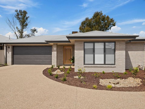 Rosella Retreat - Yamba Accommodation 0