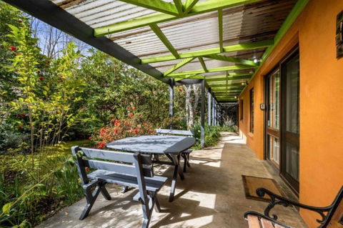Roses On The River - An Absolute River Frontage Cottage - Yamba Accommodation 2