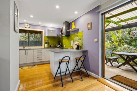 Roses On The River - An Absolute River Frontage Cottage - Yamba Accommodation 3