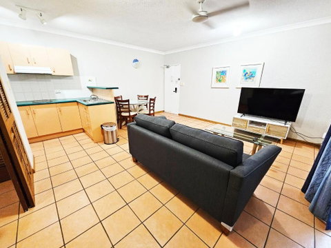 Royal Palm Villas - Yamba Accommodation 0